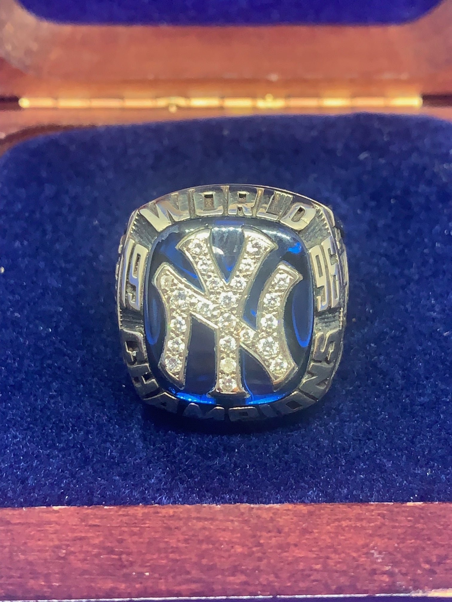 image5_1.jpg 1996 New York Yankees World Series Championship Ring w/ Presentation Box - Image 1